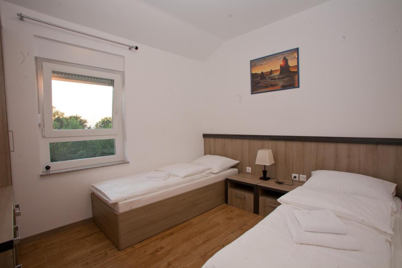 Apartments Maslina II Njivice Bagian luar foto