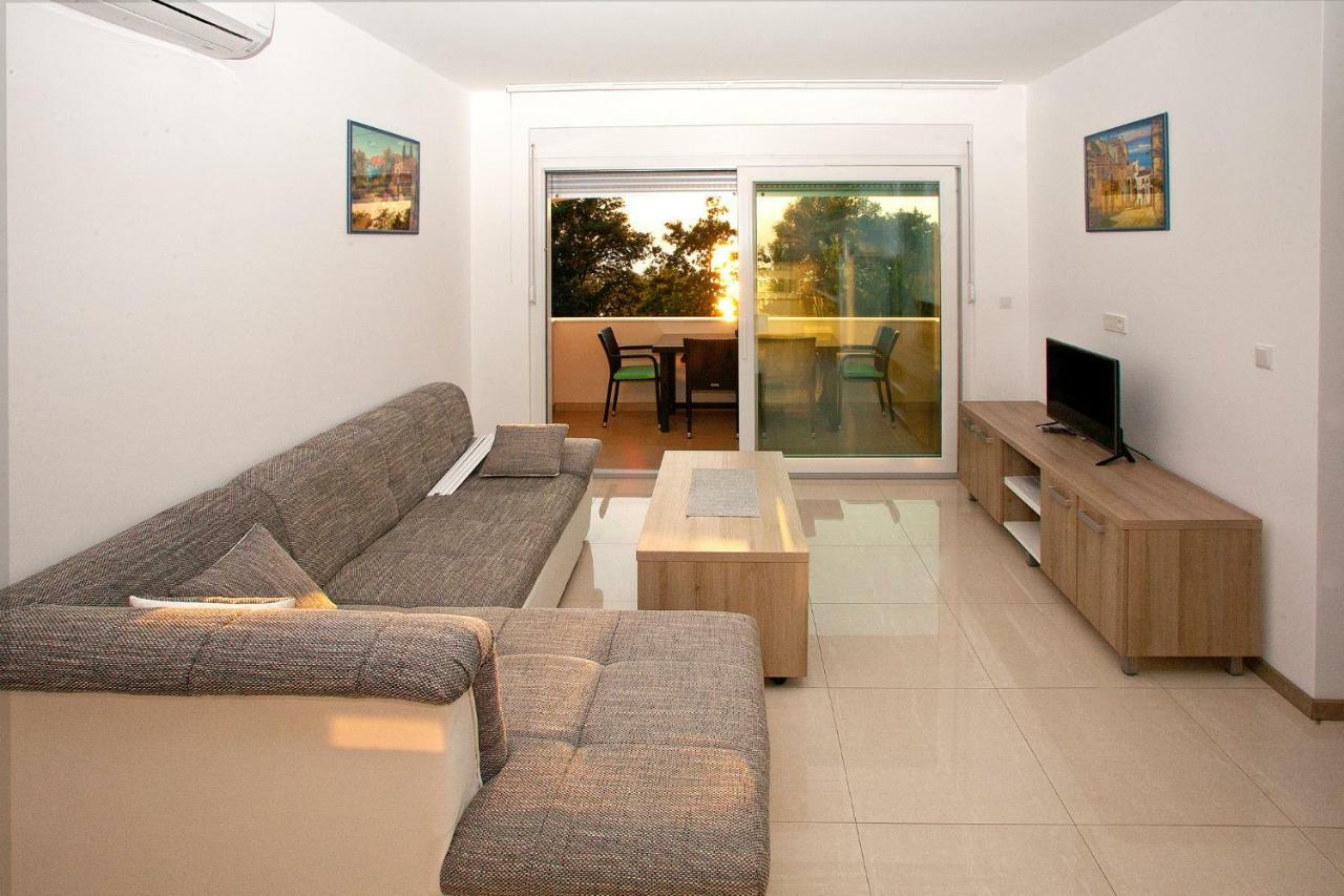 Apartments Maslina II Njivice Bagian luar foto