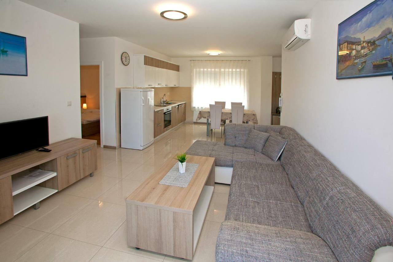 Apartments Maslina II Njivice Bagian luar foto