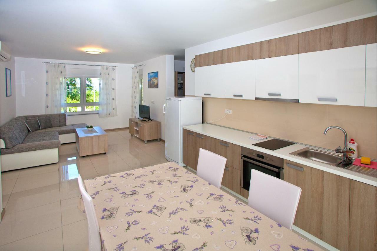Apartments Maslina II Njivice Bagian luar foto