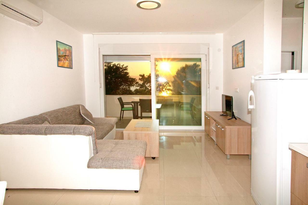 Apartments Maslina II Njivice Bagian luar foto