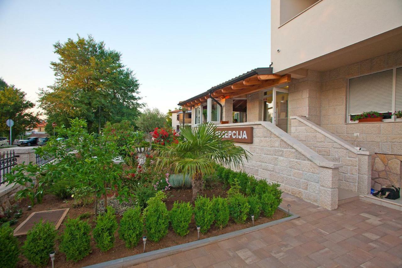 Apartments Maslina II Njivice Bagian luar foto