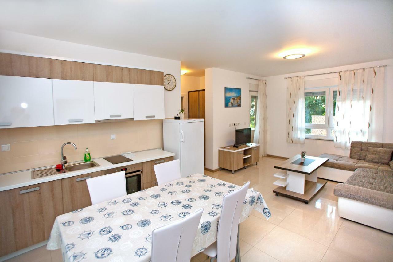 Apartments Maslina II Njivice Bagian luar foto