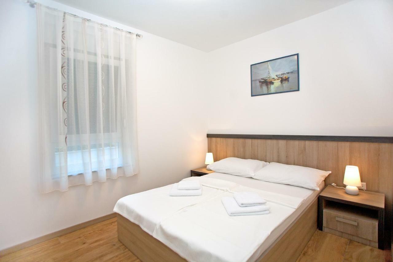Apartments Maslina II Njivice Bagian luar foto