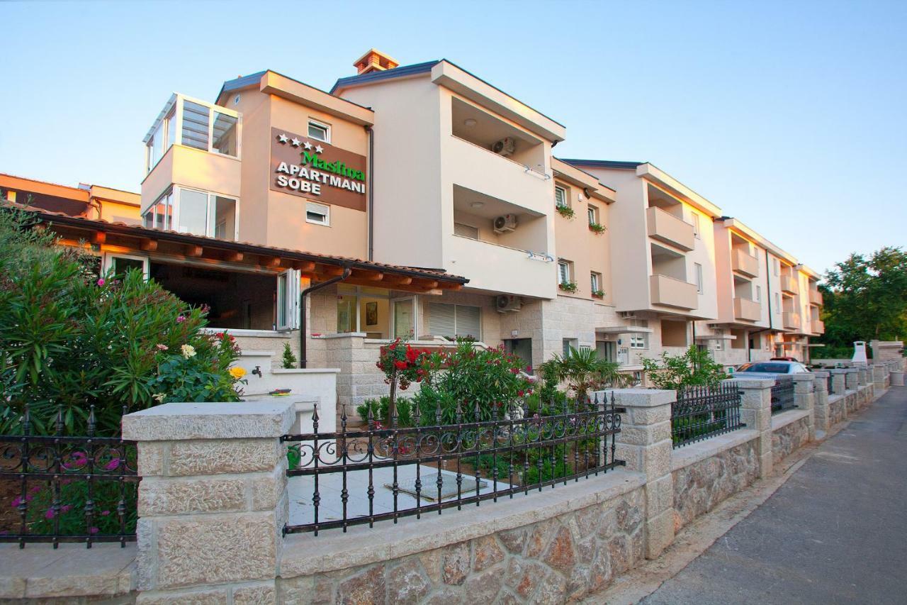 Apartments Maslina II Njivice Bagian luar foto