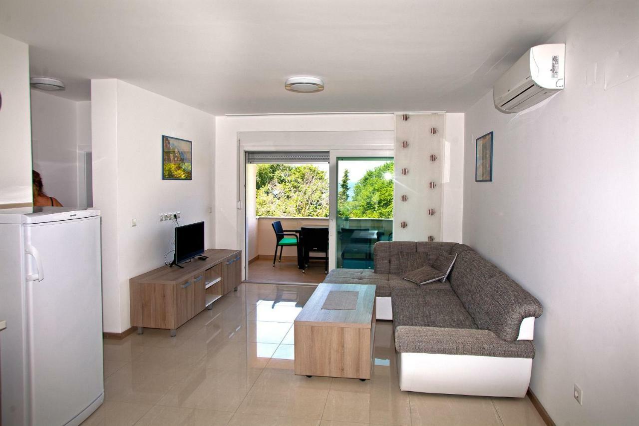 Apartments Maslina II Njivice Bagian luar foto