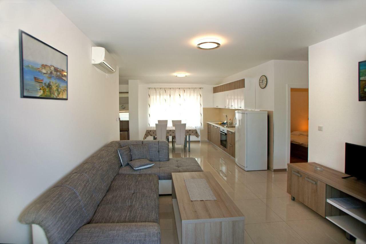 Apartments Maslina II Njivice Bagian luar foto