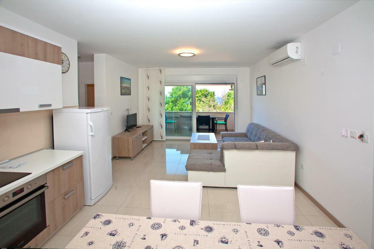 Apartments Maslina II Njivice Bagian luar foto