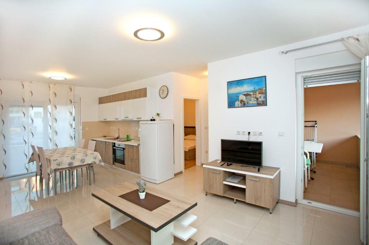 Apartments Maslina II Njivice Bagian luar foto