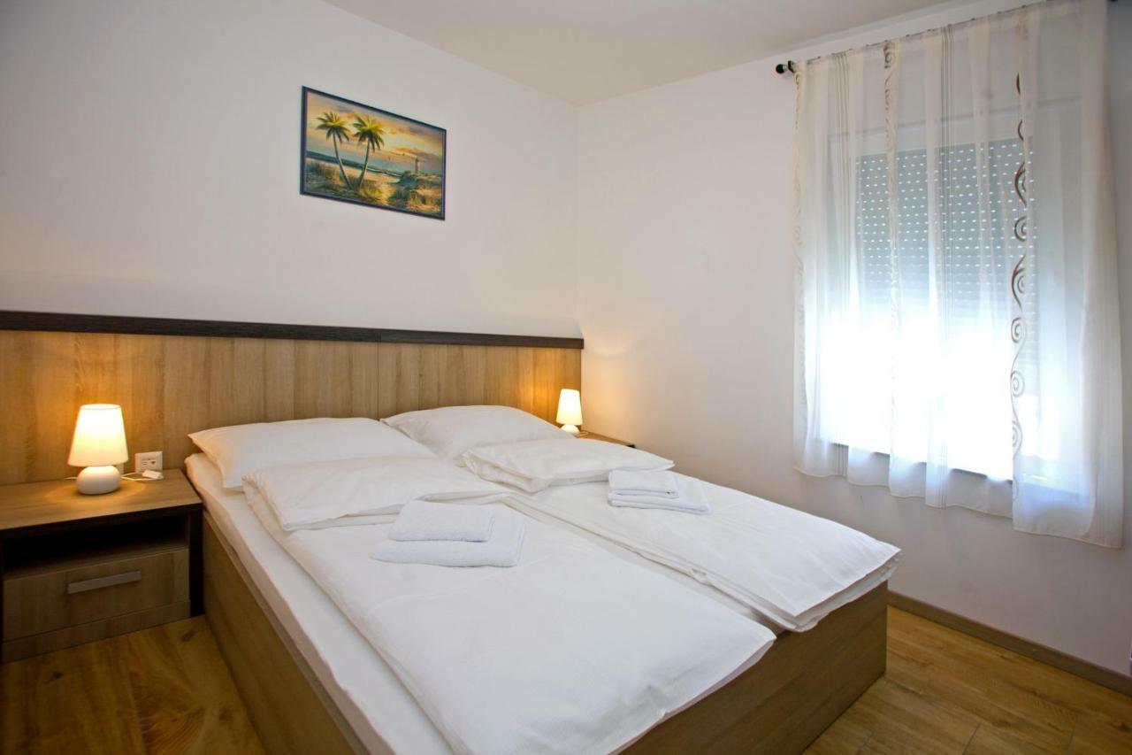 Apartments Maslina II Njivice Bagian luar foto